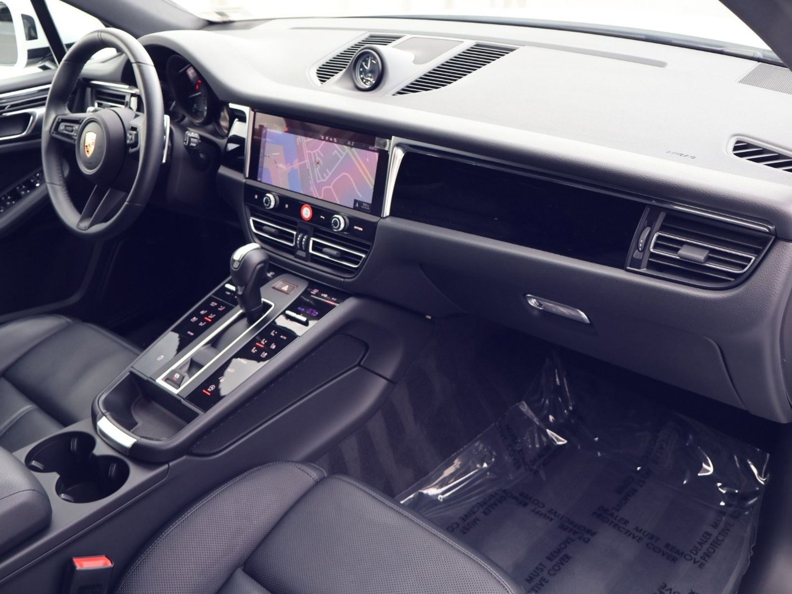 Certified 2025 Porsche Macan AWD/4WD image 25