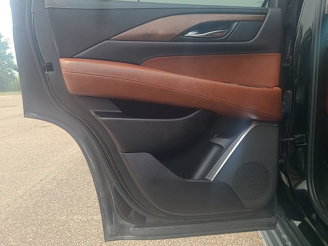 Used 2018 Cadillac Escalade Luxury AWD/4WD image 24