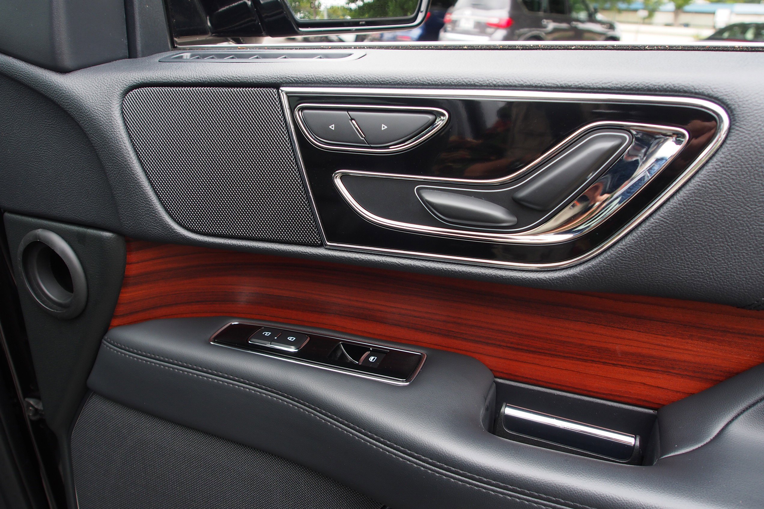 Used 2024 Lincoln Navigator Premiere image 14