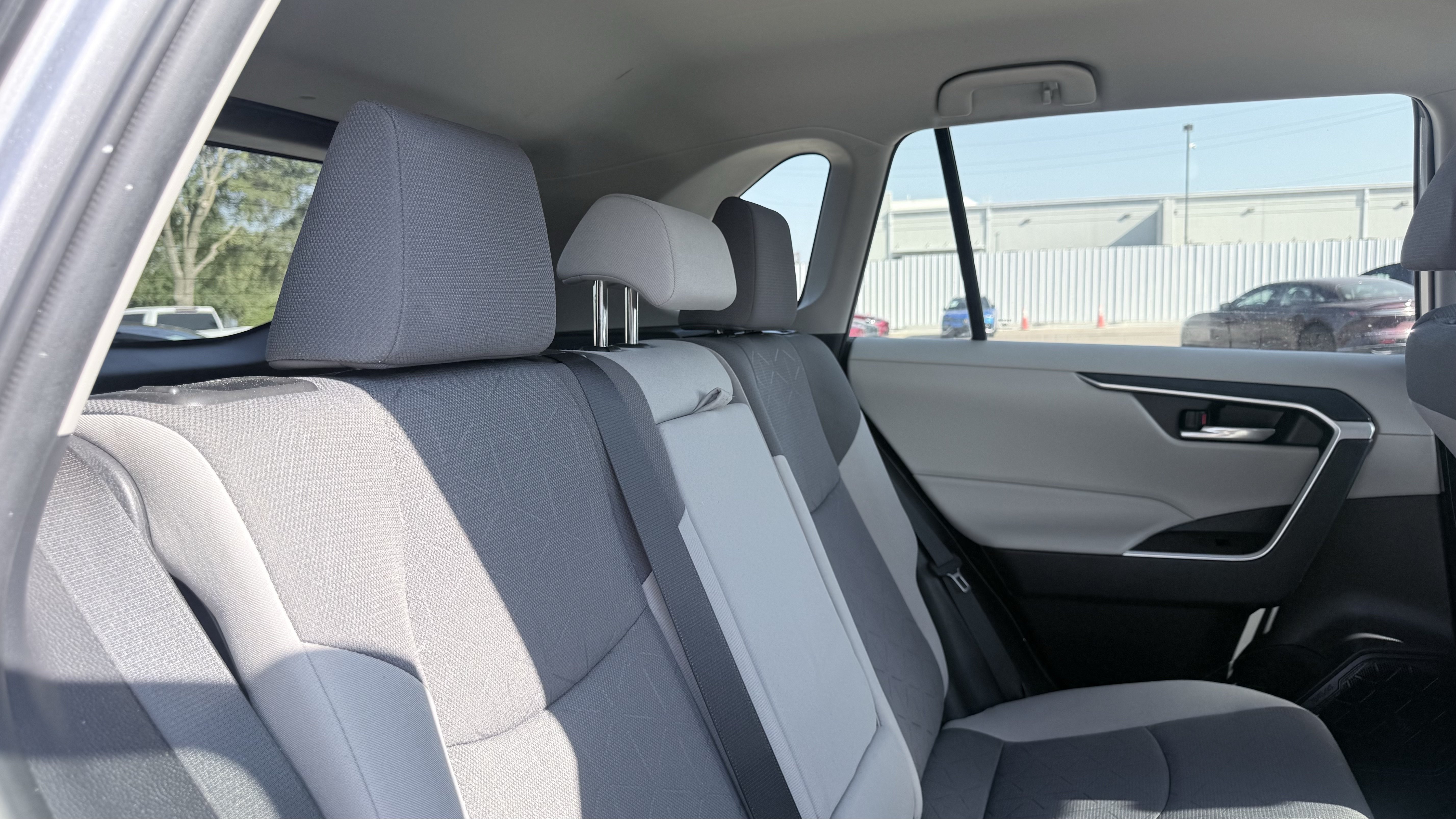 Used 2021 Toyota RAV4 XLE AWD/4WD image 30