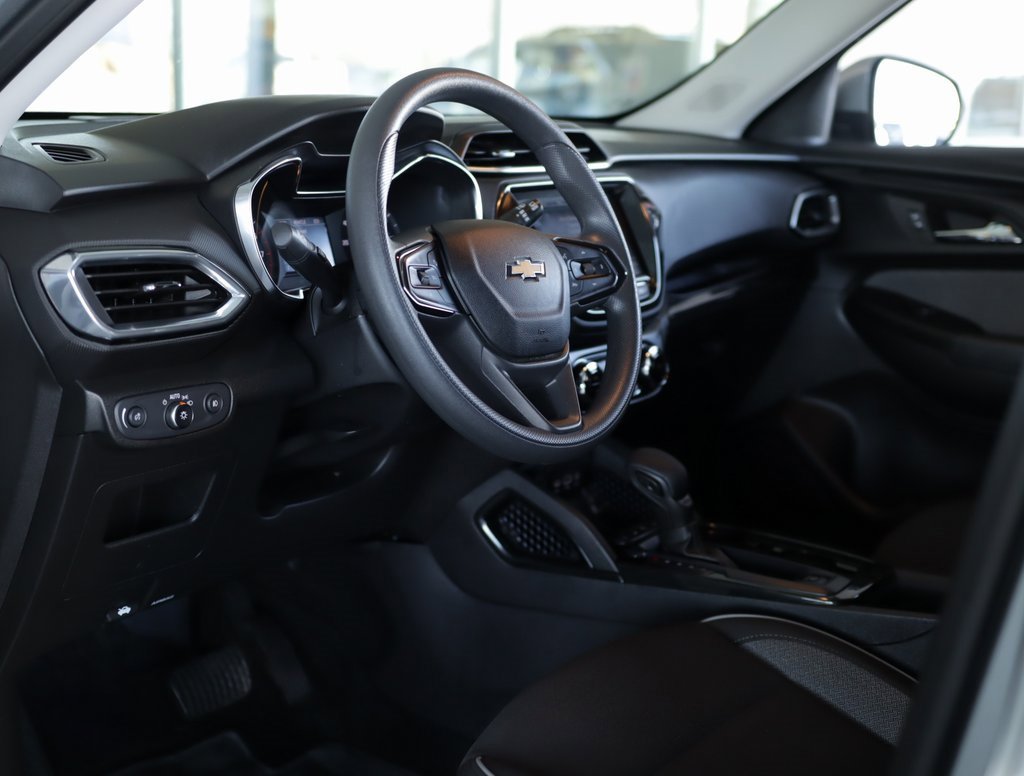 Used 2023 Chevrolet TrailBlazer LT w/ Convenience Package image 9