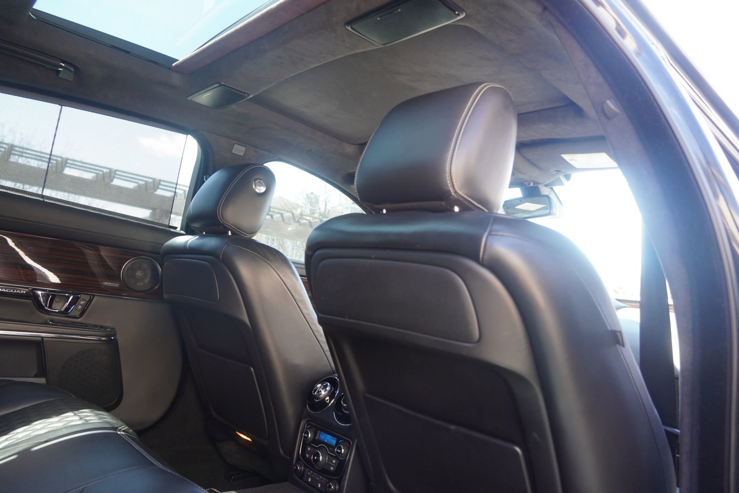 Used 2016 Jaguar XJ L Portfolio AWD/4WD image 38