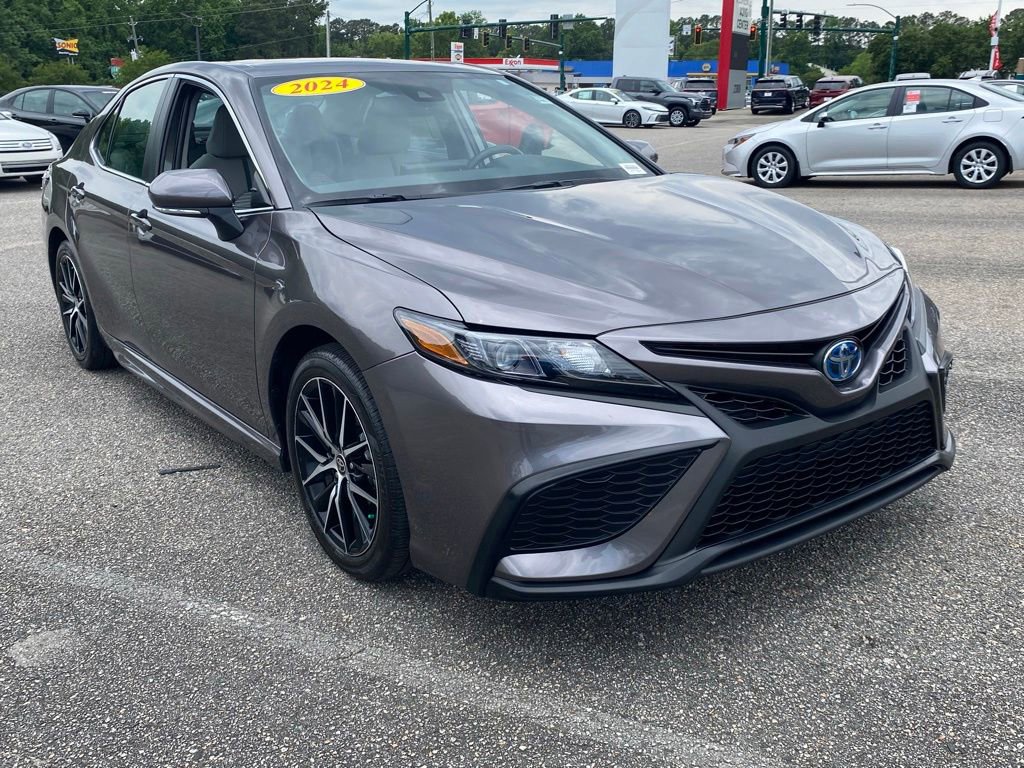 Used 2024 Toyota Camry SE w/ Audio Upgrade Package FWD image 1
