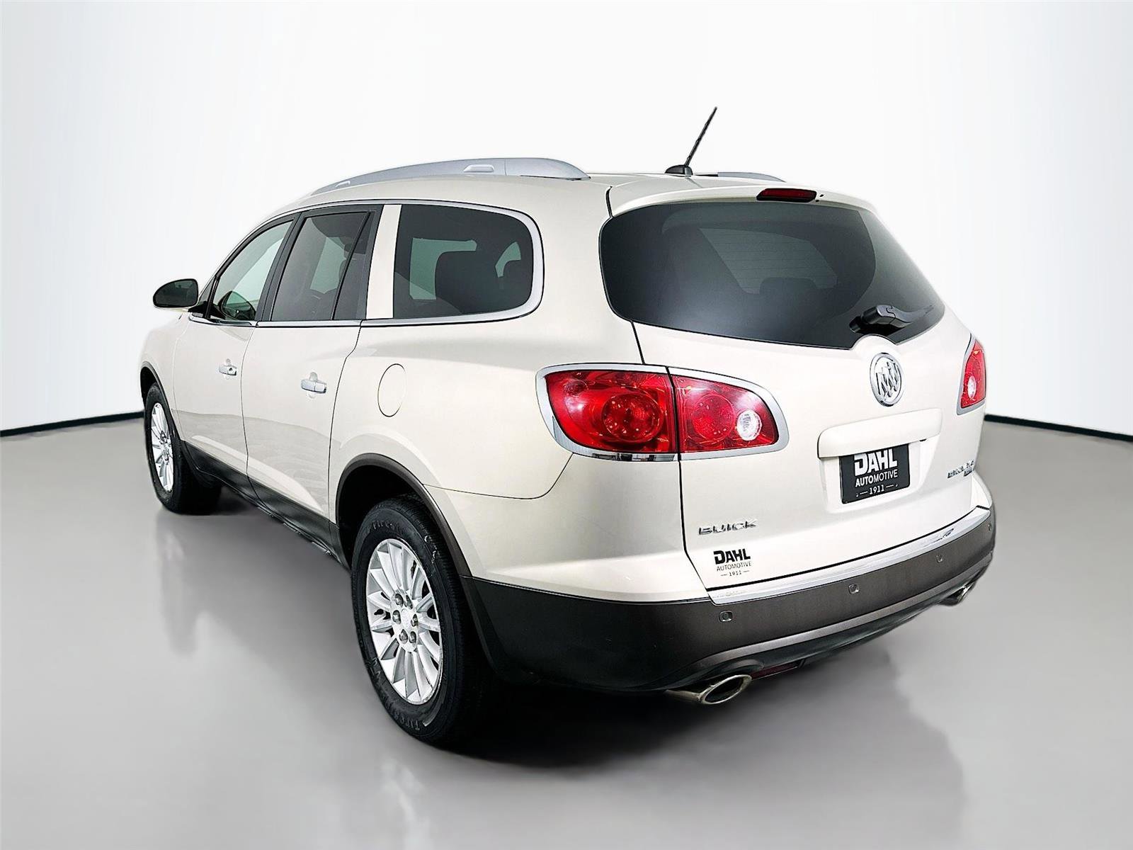Used 2011 Buick Enclave CXL FWD image 5