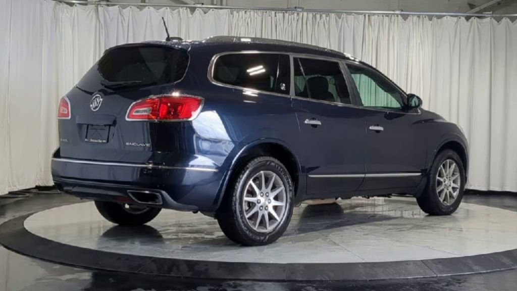 Used 2017 Buick Enclave Leather image 10