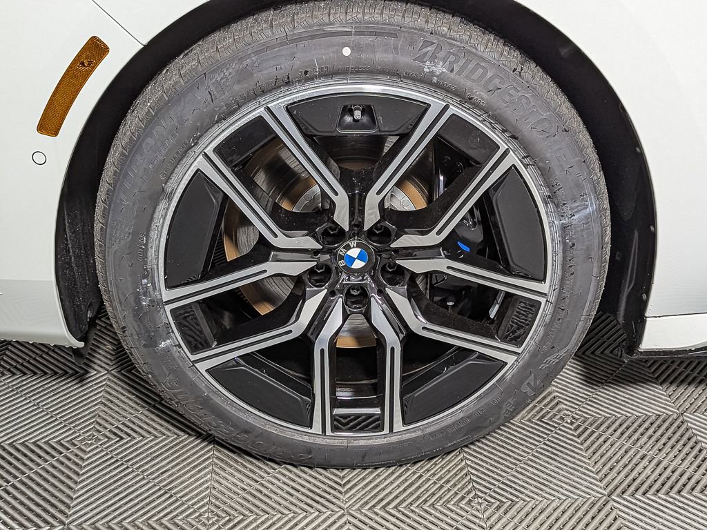 Used 2025 BMW i7 eDrive50 w/ M Sport Package image 40