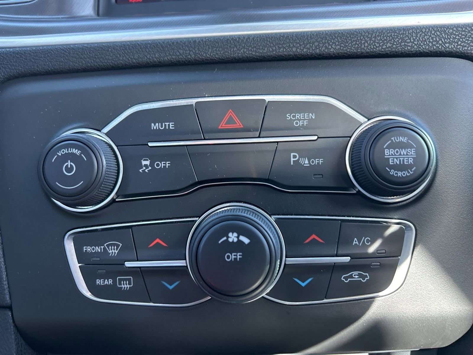 Certified 2020 Dodge Charger SXT image 22