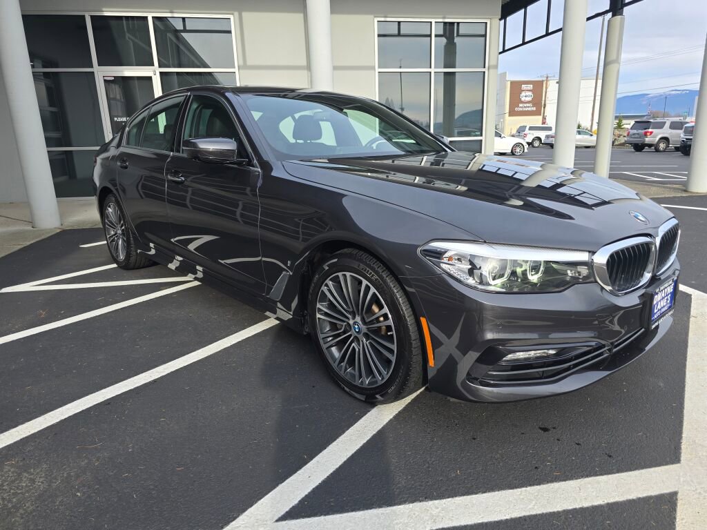 Used 2018 BMW 530e xDrive AWD/4WD image 3
