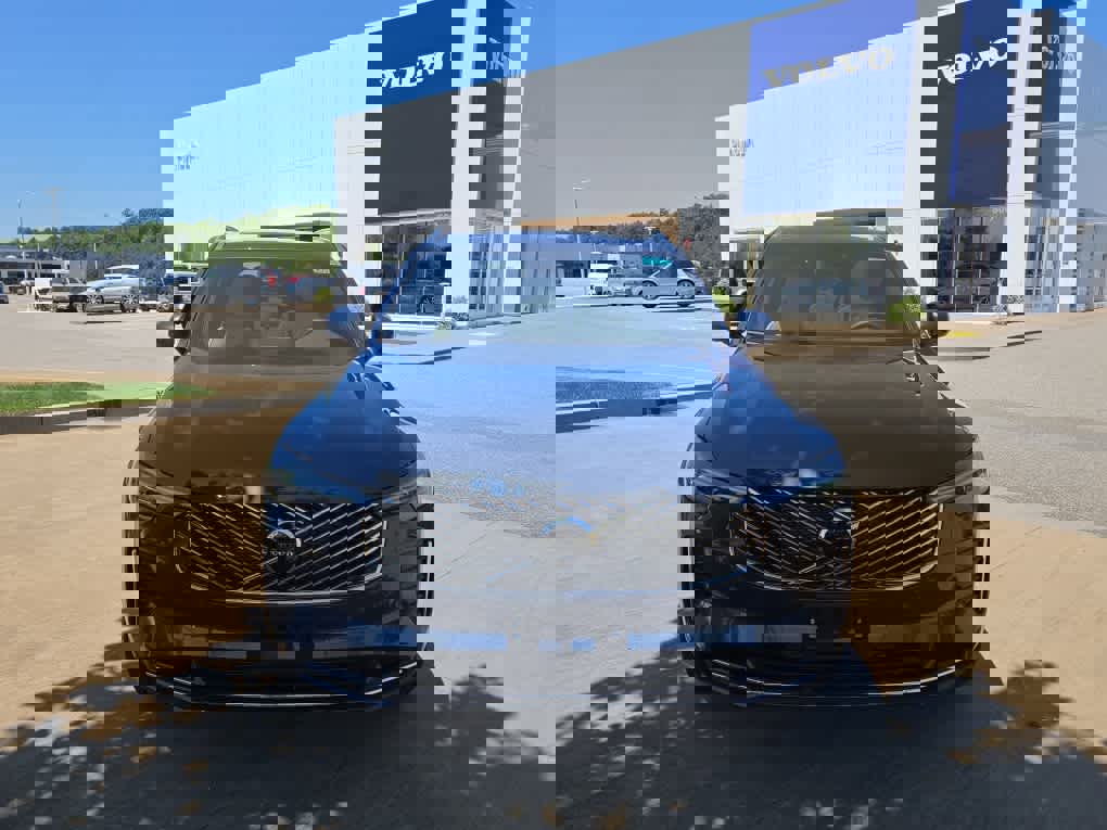 New 2026 Volvo XC90 B6 Plus w/ Protection Package Premier image 3