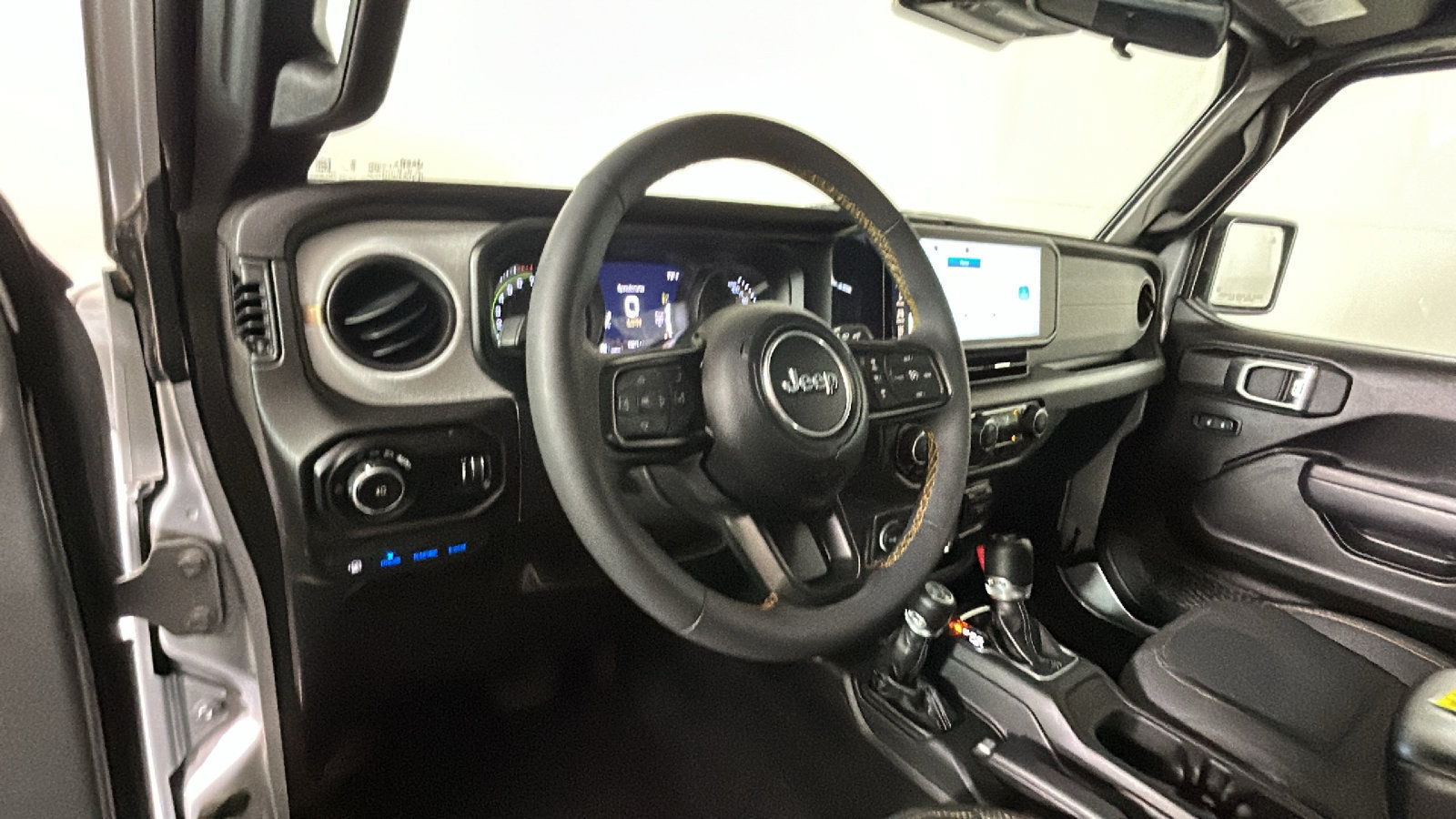 Used 2024 Jeep Wrangler Unlimited w/ Convenience Group AWD/4WD image 16