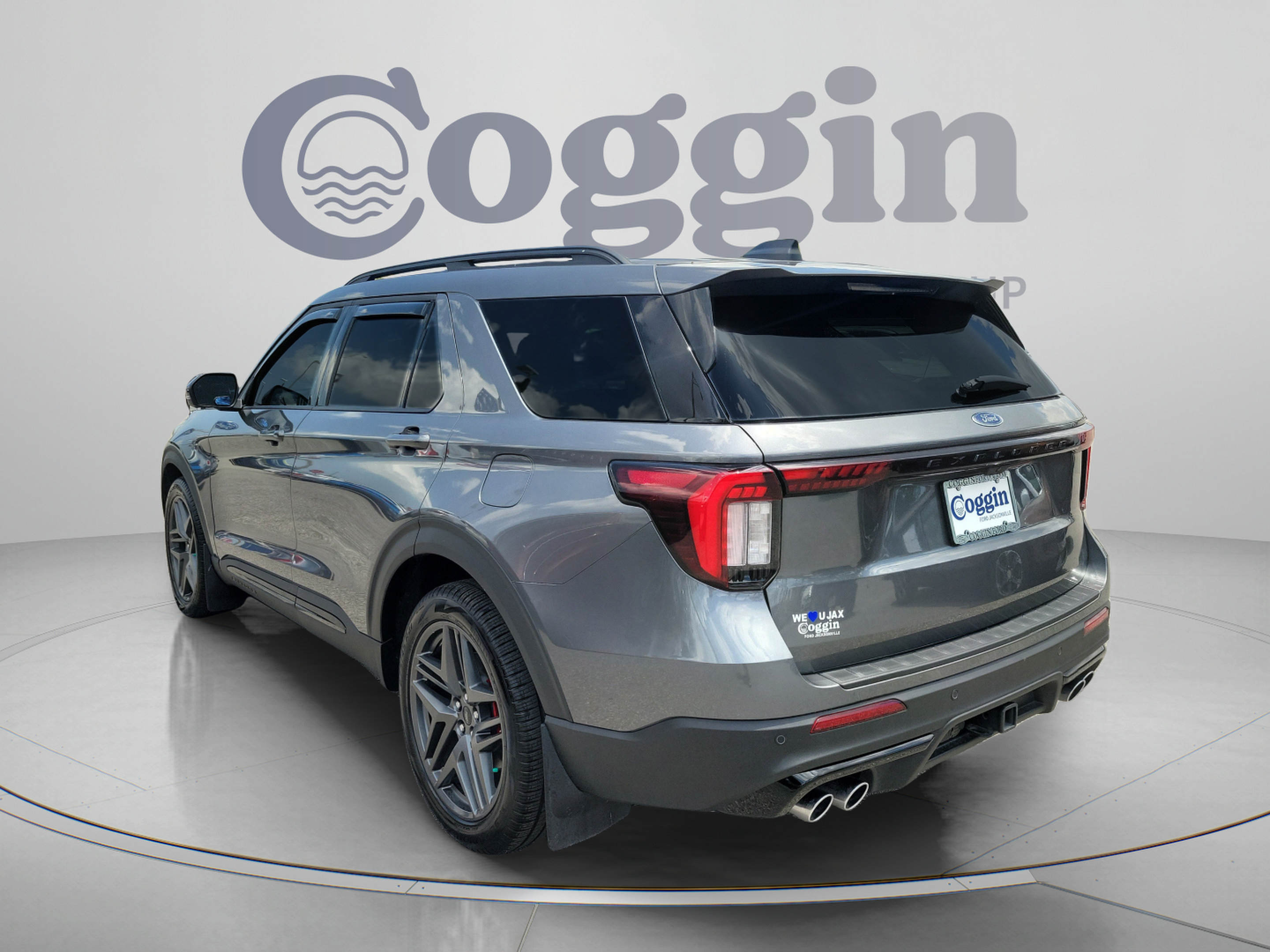 Certified 2025 Ford Explorer ST AWD/4WD image 2