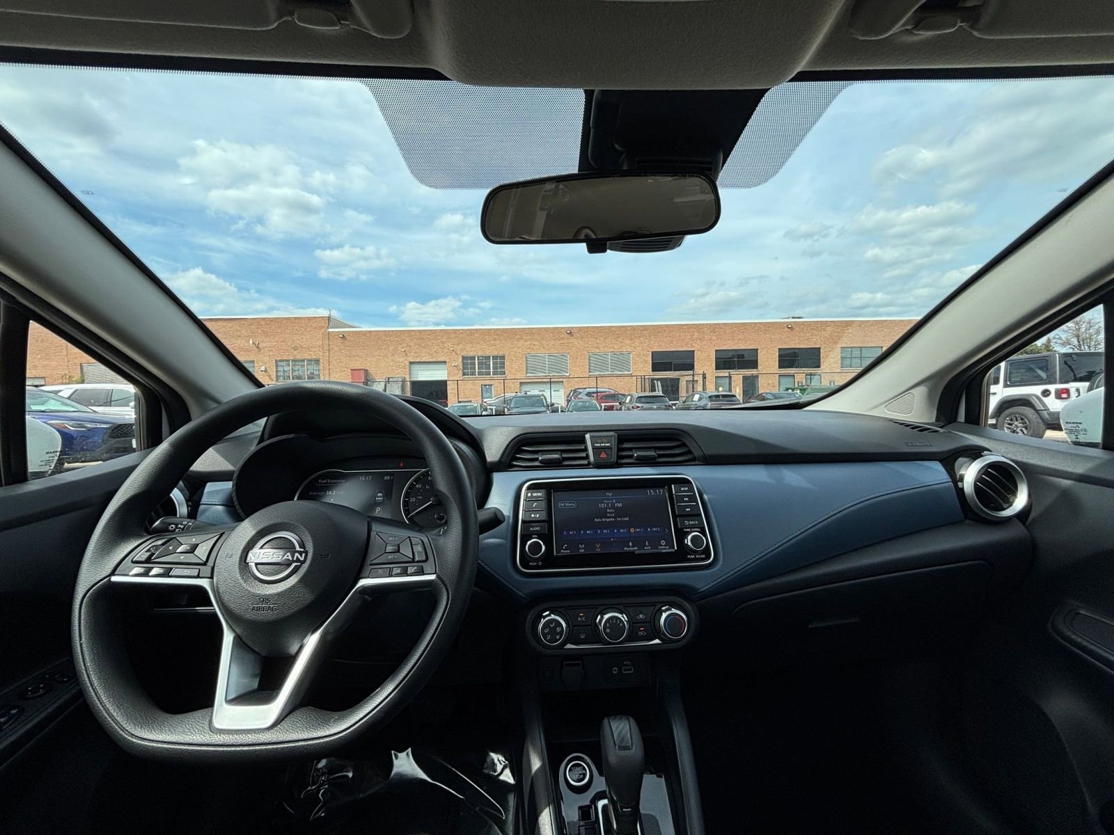 Used 2025 Nissan Versa SV FWD image 31