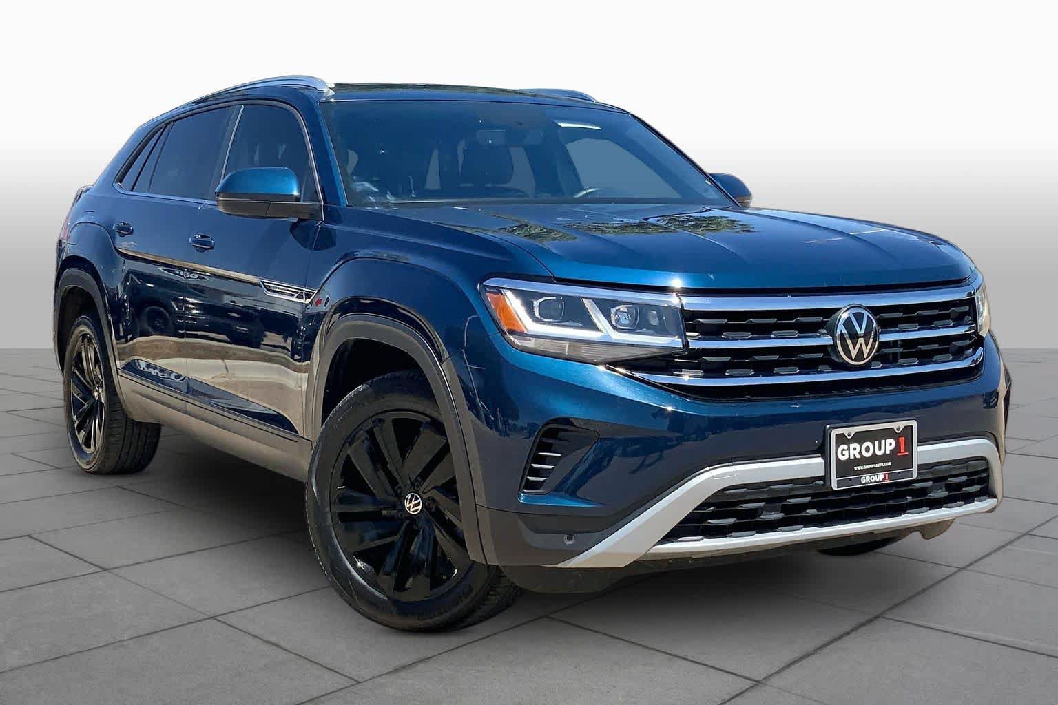 Used 2023 Volkswagen Atlas Cross Sport SE w/ Panoramic Sunroof Package FWD image 3