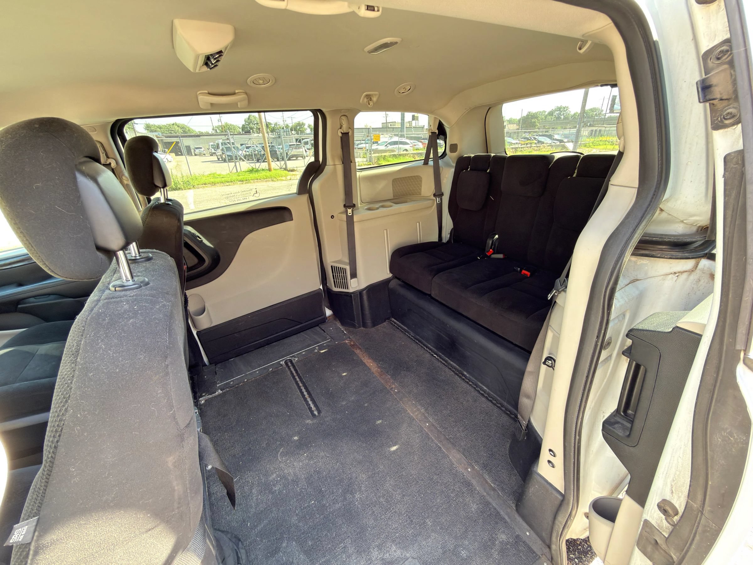 Used 2015 Dodge Grand Caravan SXT FWD image 20