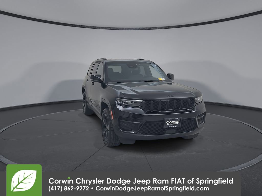 Used 2023 Jeep Grand Cherokee Altitude image 4