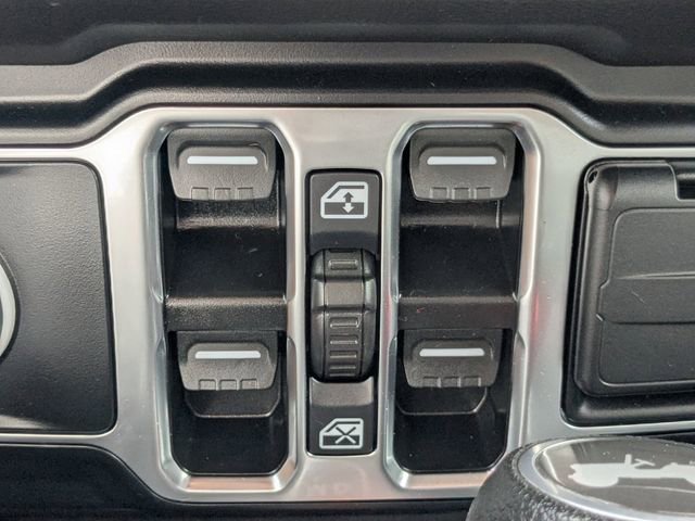 Used 2024 Jeep Wrangler Unlimited Sahara image 28