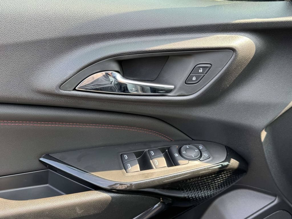 New 2026 Chevrolet Trax RS w/ Sunroof Package FWD image 18