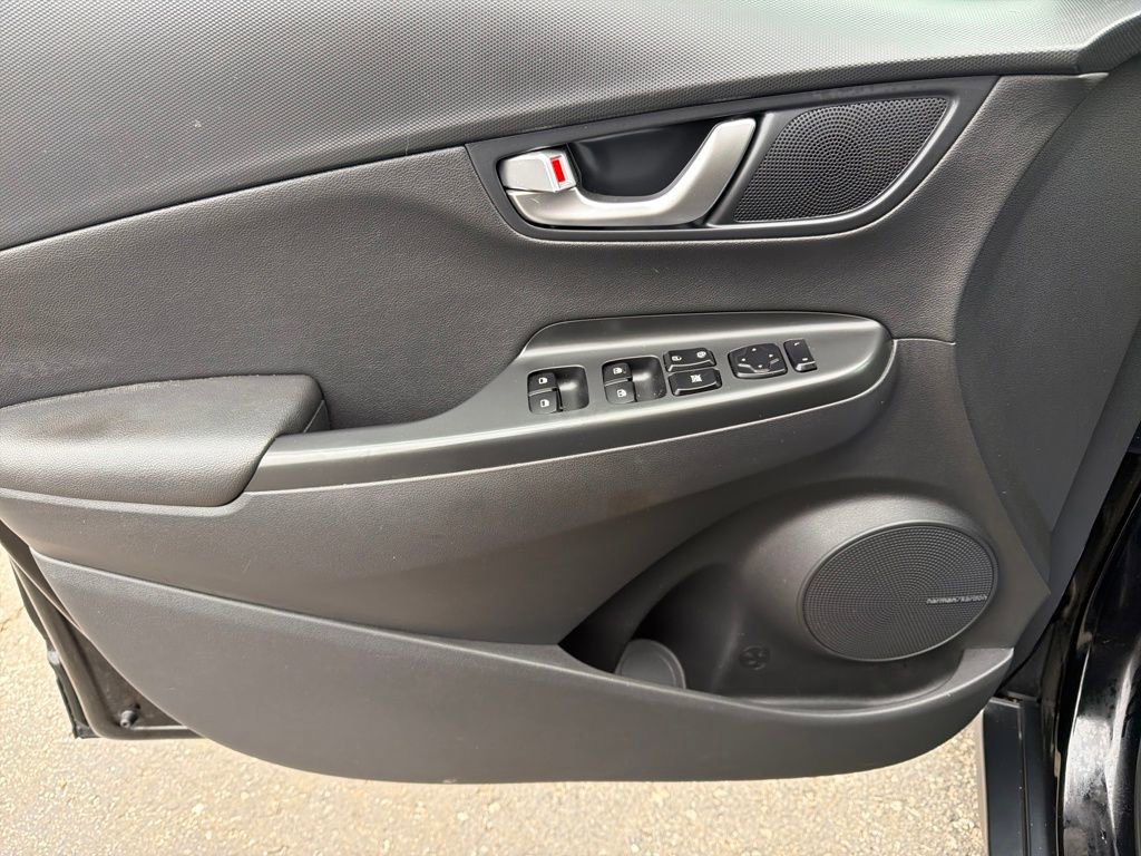 Used 2023 Hyundai Kona Limited image 22