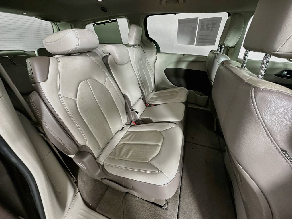 Certified 2018 Chrysler Pacifica Touring-L FWD image 36