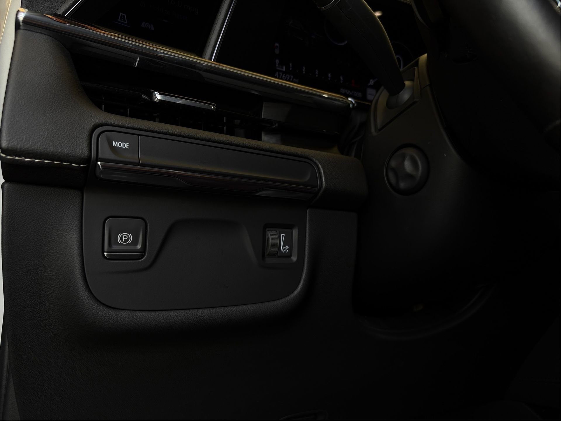 Certified 2022 Cadillac Escalade Luxury image 20