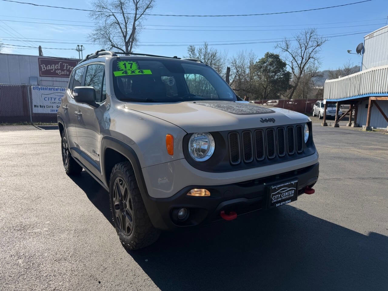 Used 2017 Jeep Renegade Trailhawk image 2
