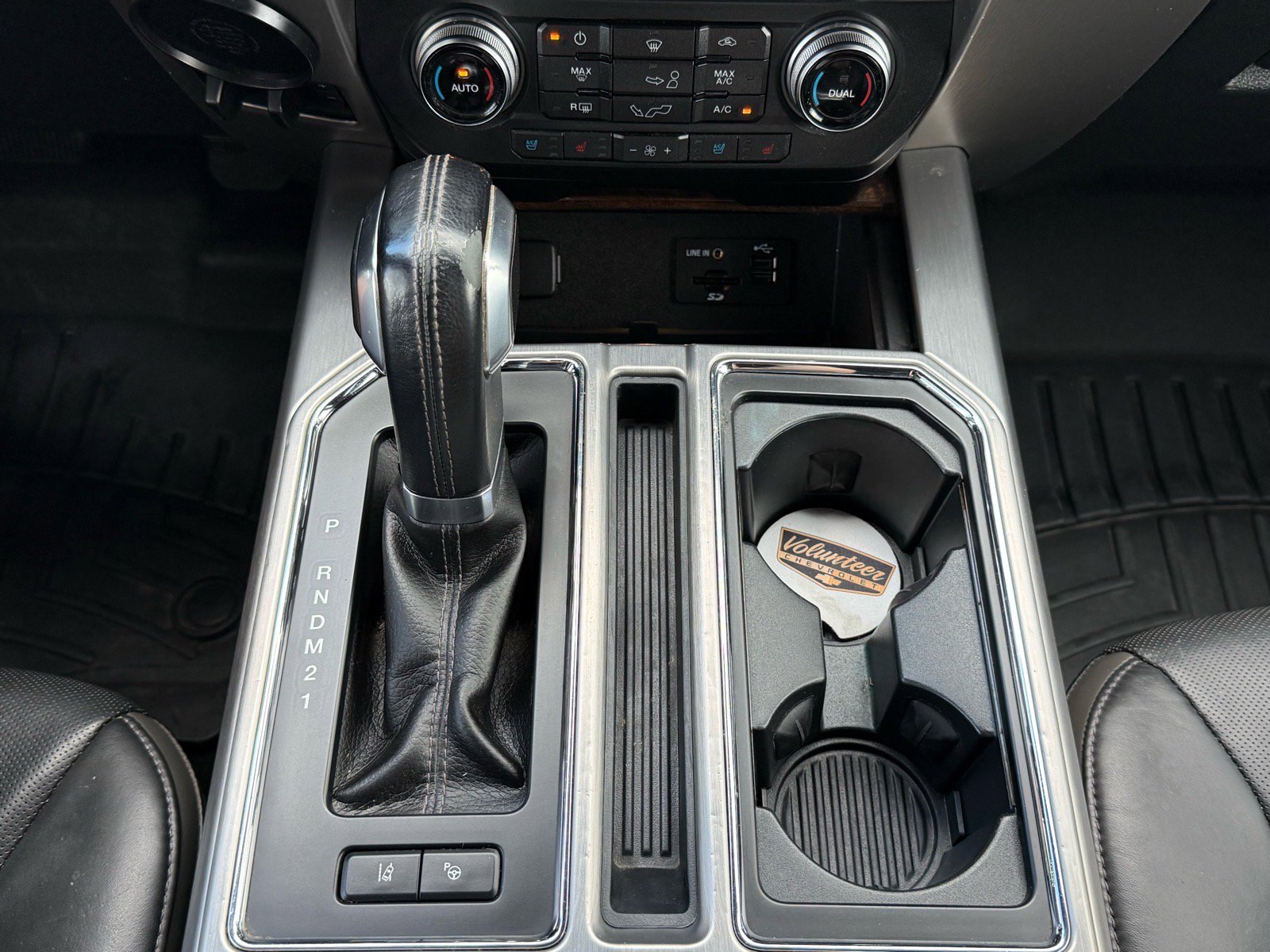 Used 2015 Ford F150 Platinum w/ Equipment Group 701A Luxury AWD/4WD image 18