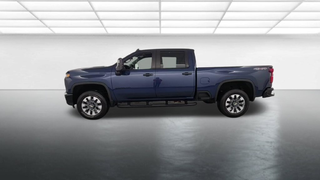 Used 2022 Chevrolet Silverado 2500 Custom w/ Custom Value Package AWD/4WD image 5
