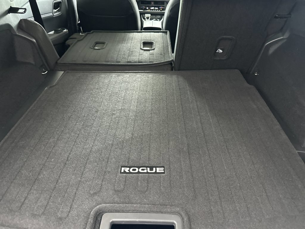 Used 2026 Nissan Rogue Dark Armor FWD image 14