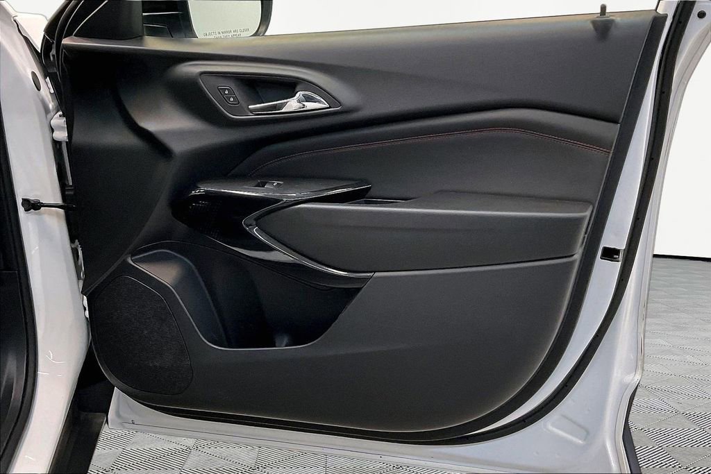 Used 2026 Chevrolet Trax RS w/ Sunroof Package FWD image 30