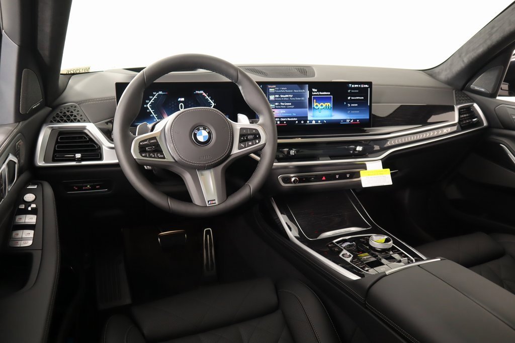 New 2025 BMW X7 xDrive40i w/ M Sport Package image 2