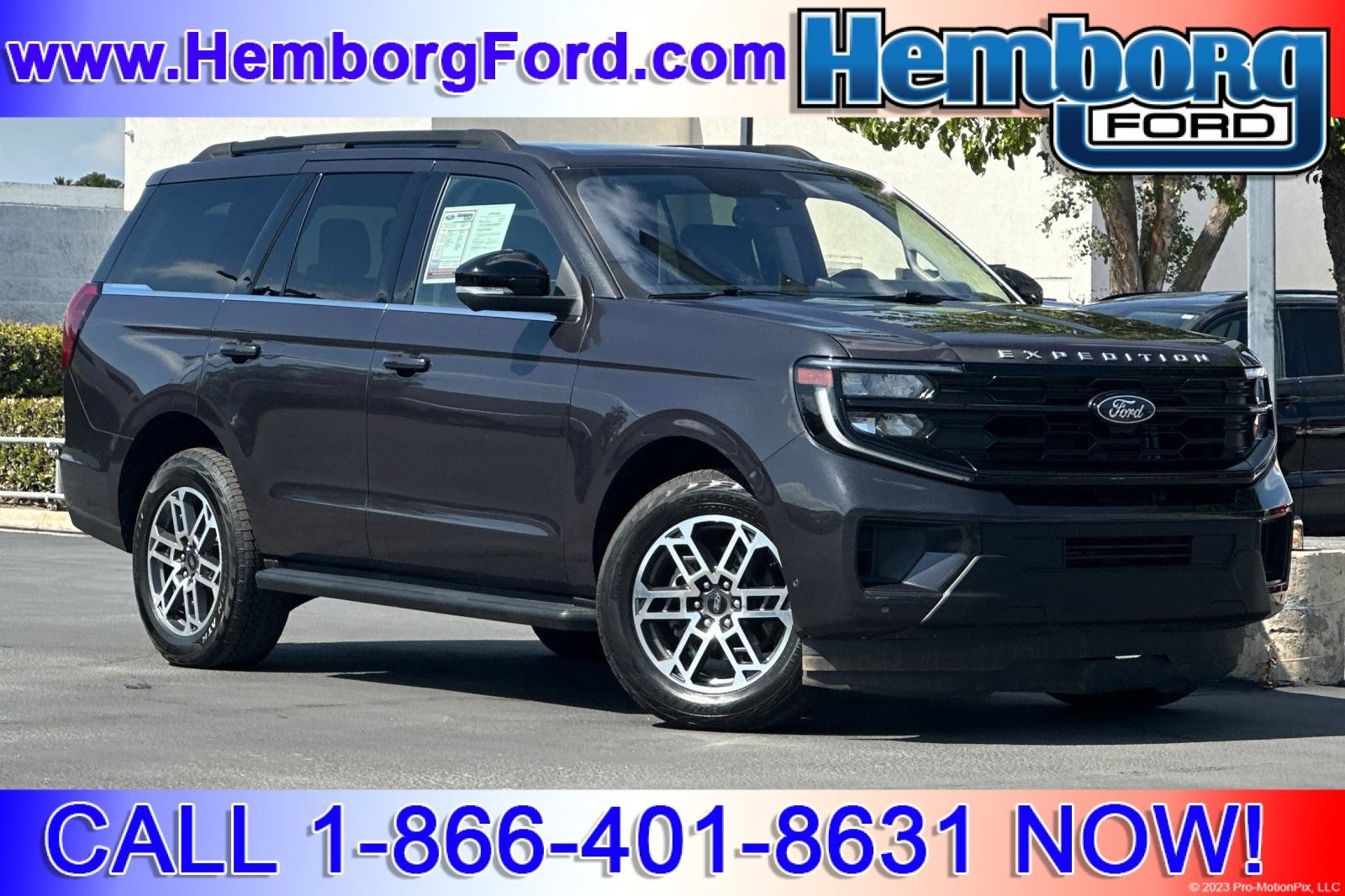 Used 2025 Ford Expedition Active AWD/4WD image 1