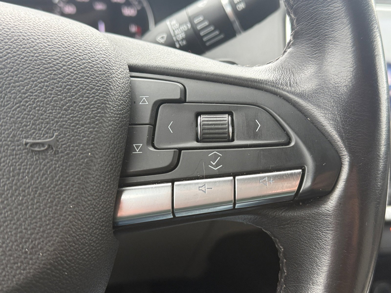 Used 2023 Cadillac XT4 Premium Luxury image 25