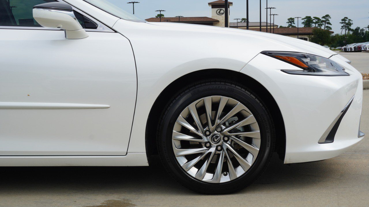 Certified 2022 Lexus ES 350 Ultra Luxury w/ Accessory Package 2 FWD image 9