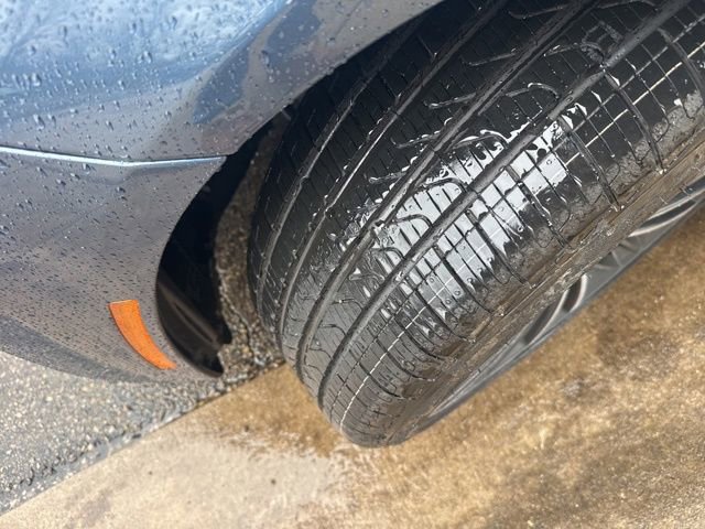 Used 2023 BMW 540i w/ Premium Package image 9