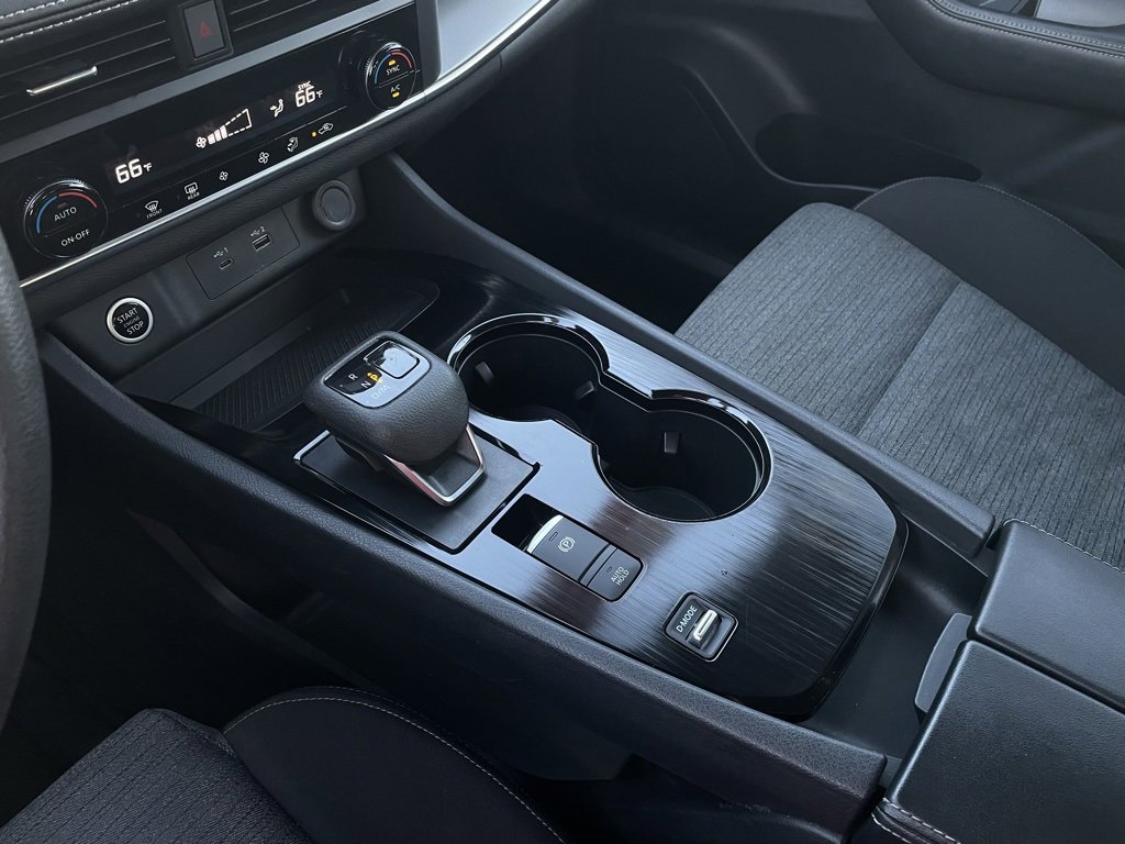 Used 2023 Nissan Rogue SV image 20