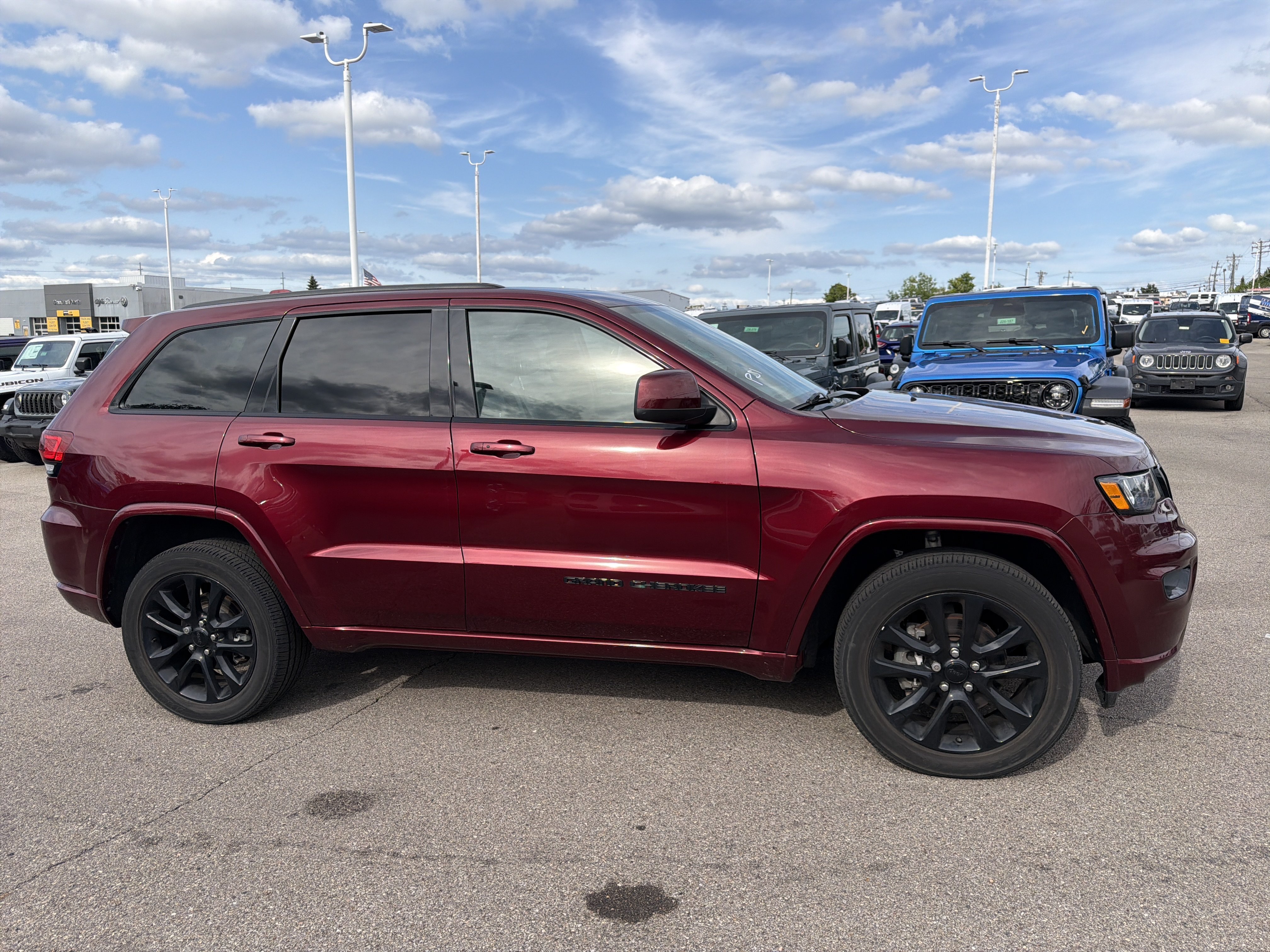 Certified 2020 Jeep Grand Cherokee Altitude AWD/4WD image 9