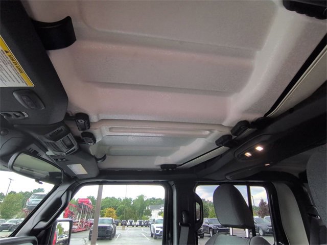 New 2025 Jeep Gladiator Sport image 13