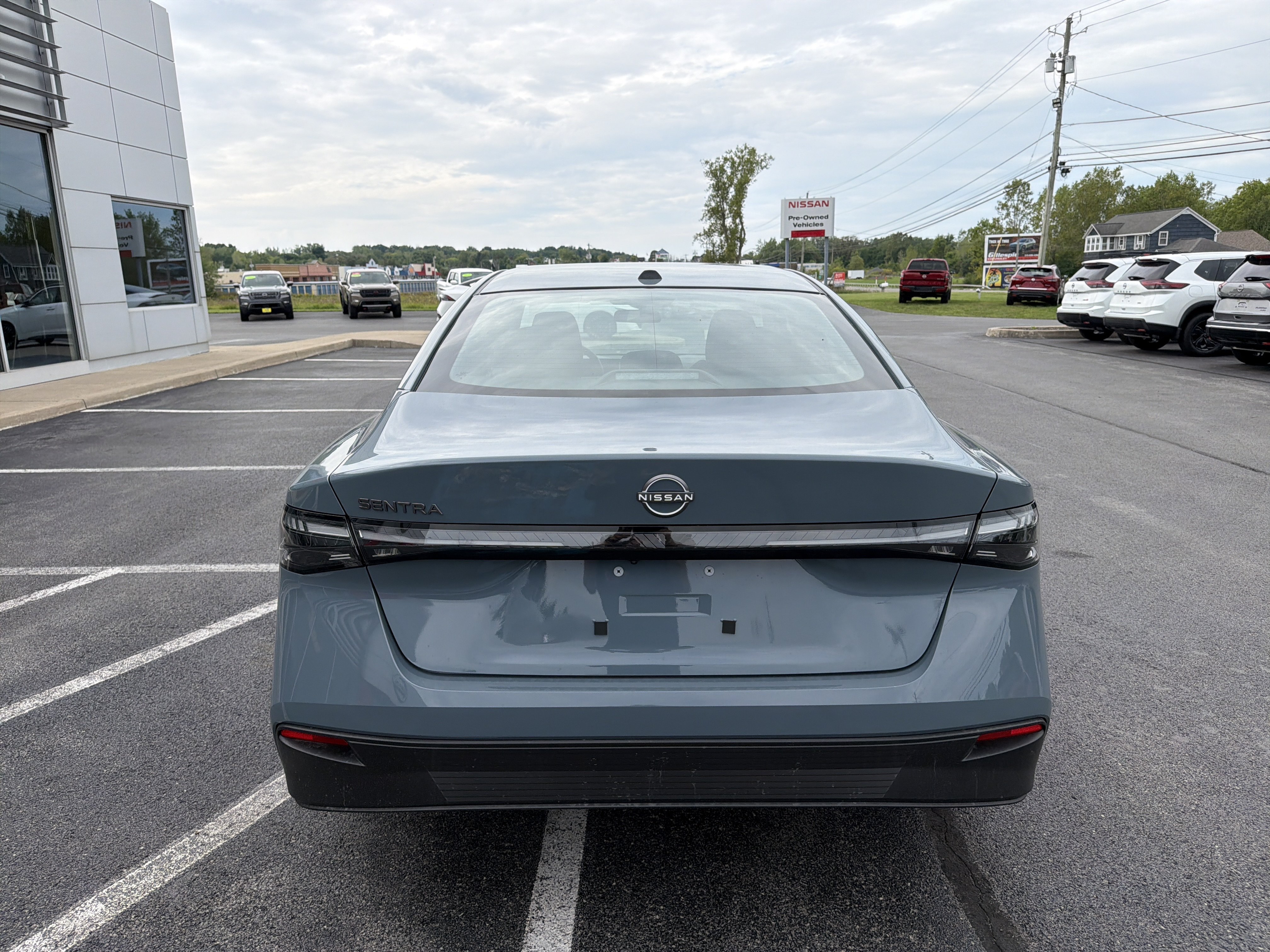 New 2027 Nissan Sentra SR w/ Floor Mat Package FWD image 4