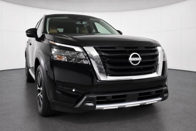 Used 2025 Nissan Pathfinder Platinum AWD/4WD image 3
