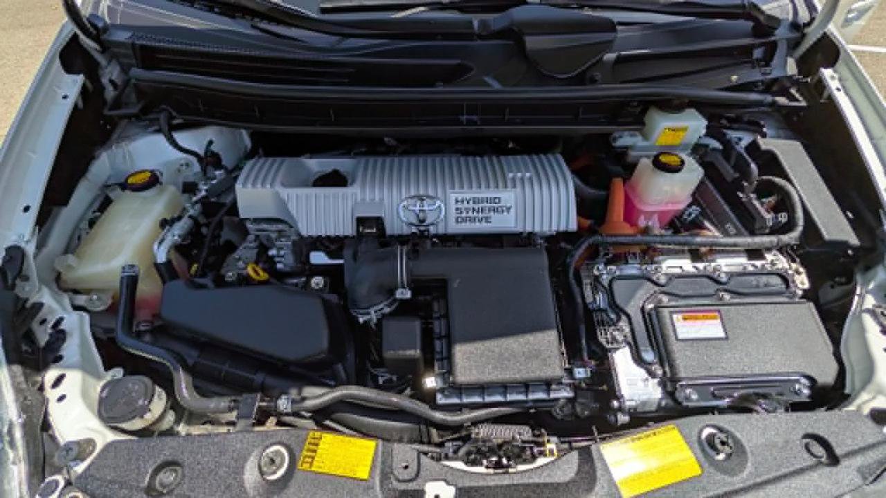 Used 2013 Toyota Prius Three w/ Solar Roof Pkg FWD image 9