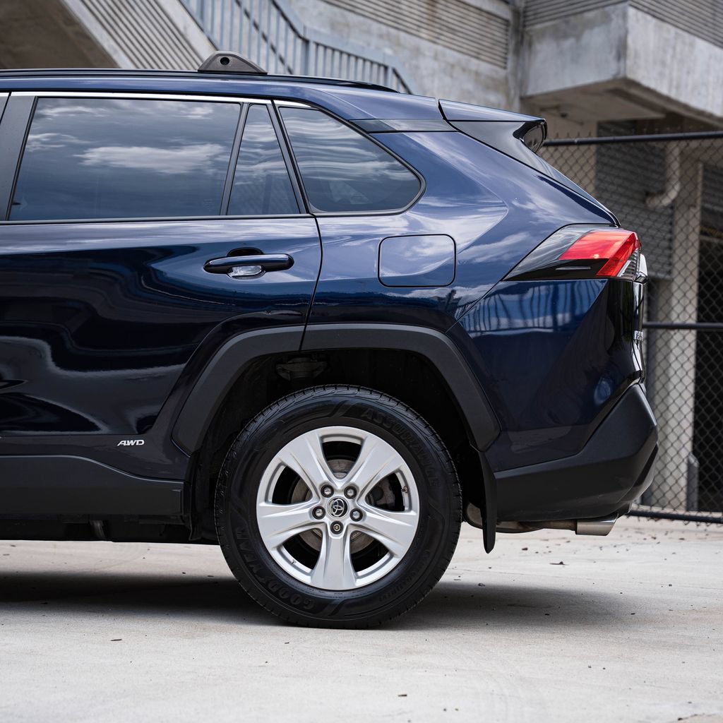 Used 2019 Toyota RAV4 XLE w/ Convenience Package AWD/4WD image 4