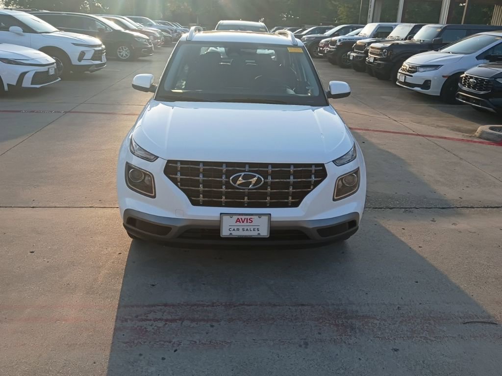 Used 2025 Hyundai Venue SEL FWD image 5