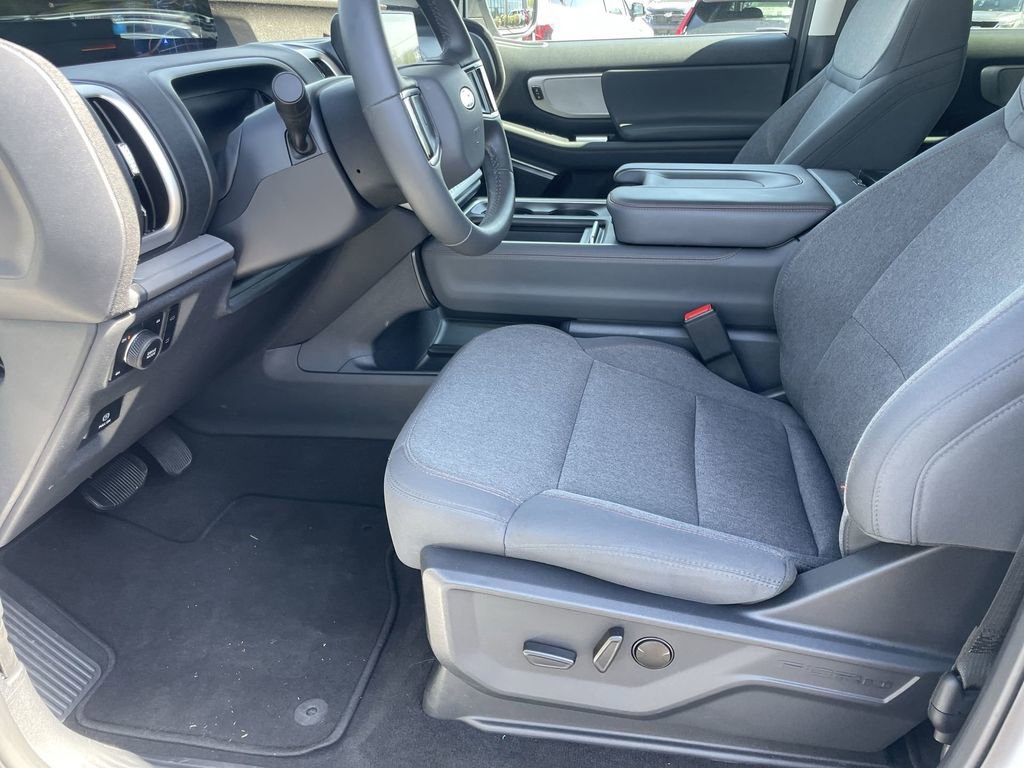 Used 2025 Ford Expedition Active image 9