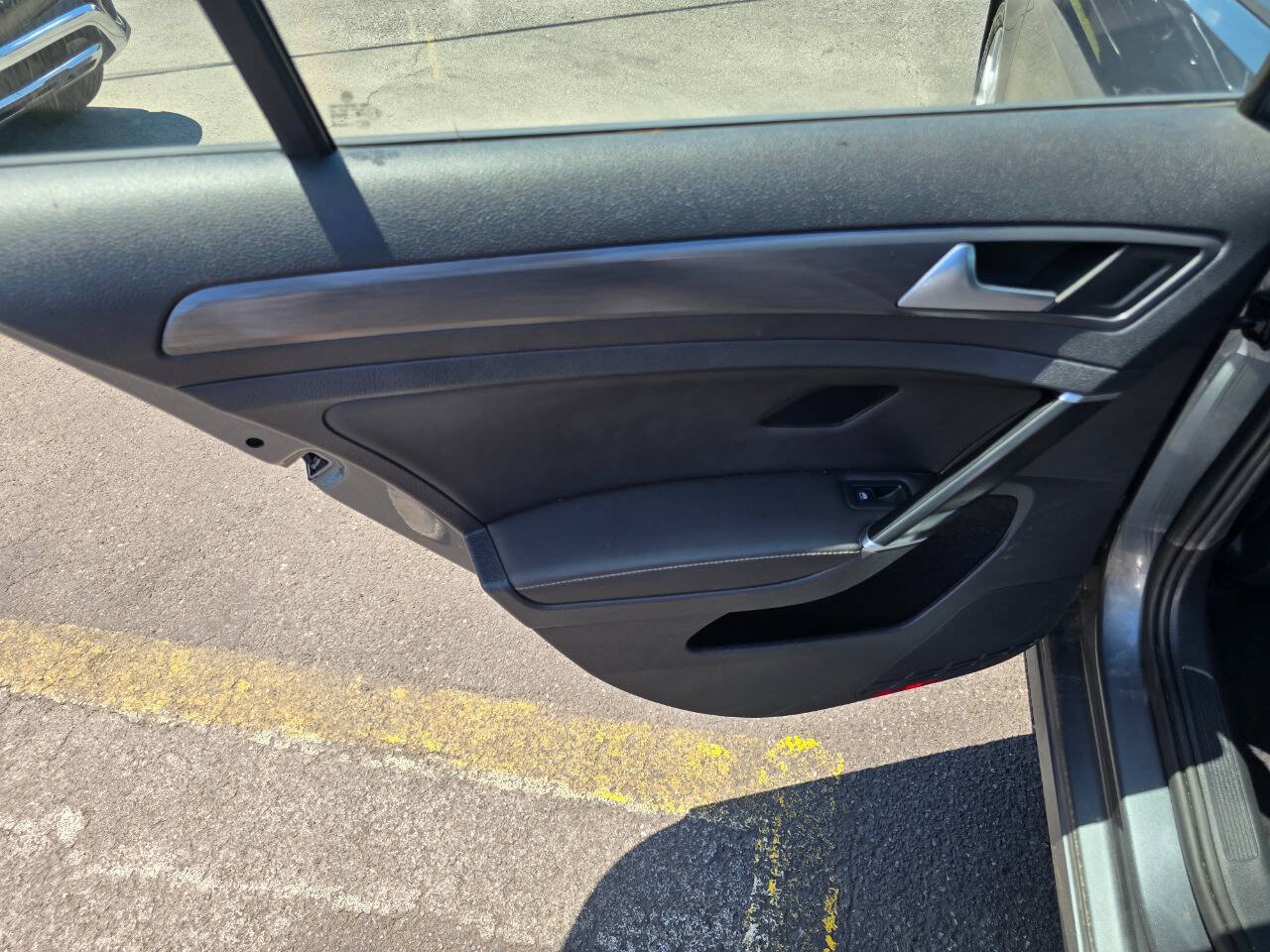 Used 2019 Volkswagen Golf S FWD image 21