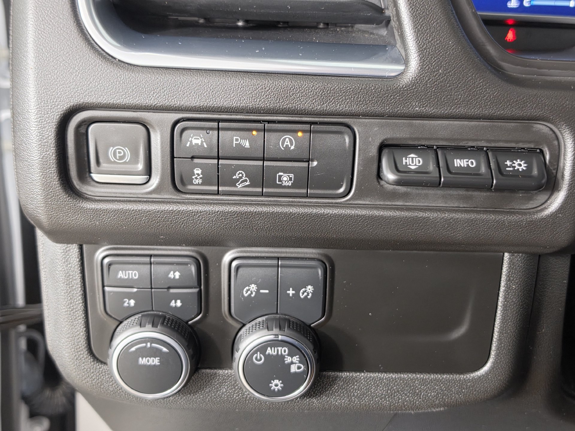 Used 2023 Chevrolet Tahoe High Country AWD/4WD image 12