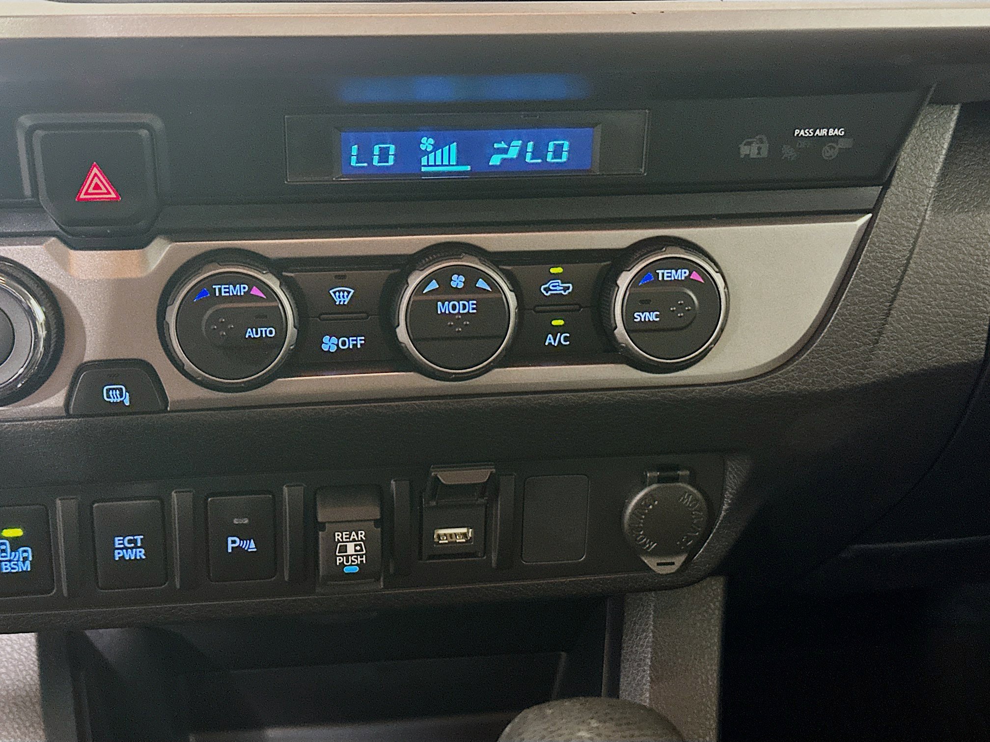 Used 2023 Toyota Tacoma SR5 AWD/4WD image 23