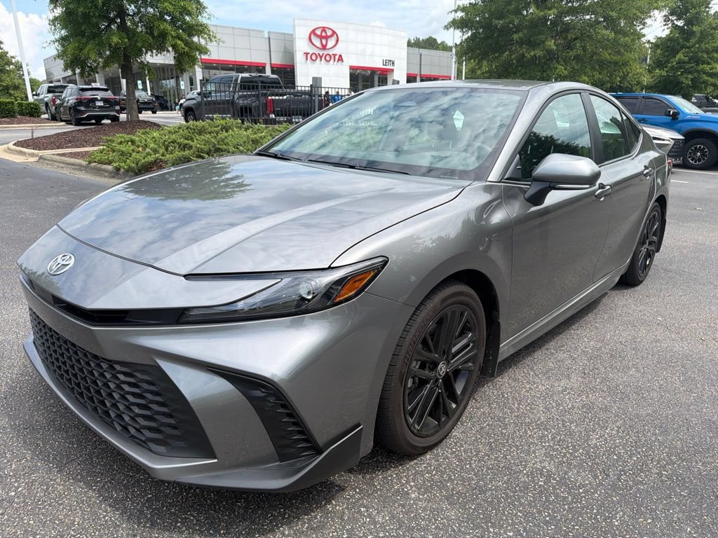 Used 2026 Toyota Camry SE FWD image 2
