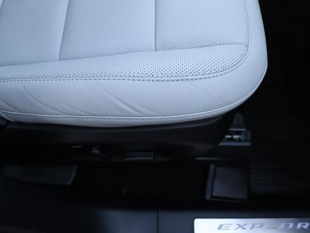 Used 2025 Ford Explorer Platinum w/ Ultimate Package AWD/4WD image 9