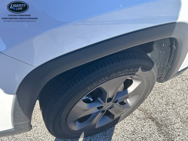 Used 2022 Jeep Compass Latitude AWD/4WD image 2