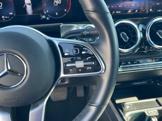 Used 2023 Mercedes-Benz GLB 250 4MATIC w/ Premium Package image 16